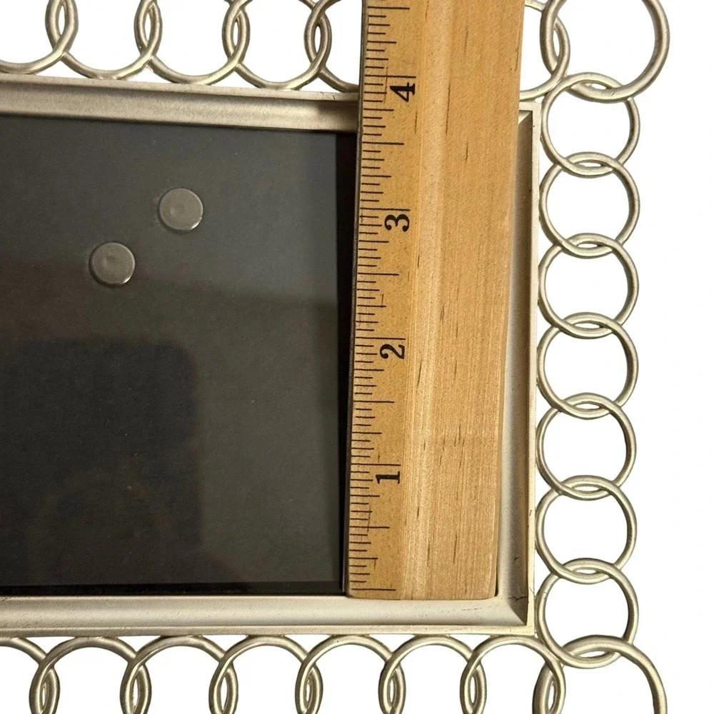 Modern Silver Ring‎ Link Frame 4x6 Metal Circle Border Contemporary Tabletop